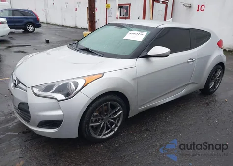 2016 Hyundai Veloster z USA, uszkodzony, nr VIN KMHTC6AD6GU251192